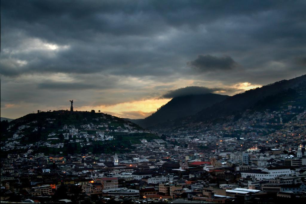 Hotel Huasi Continental Quito Kültér fotó