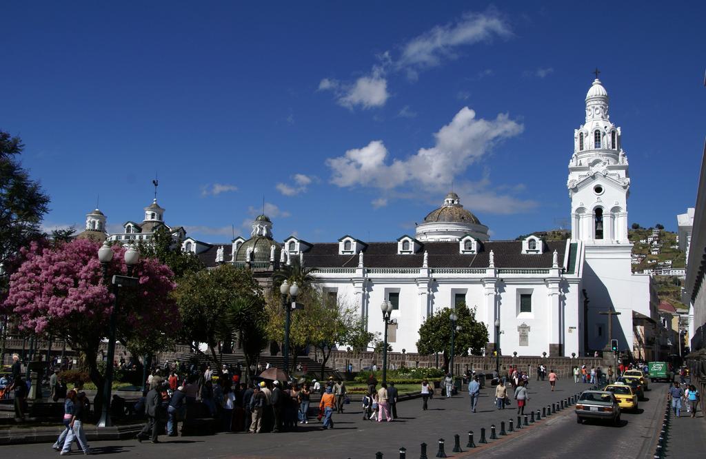 Hotel Huasi Continental Quito Kültér fotó